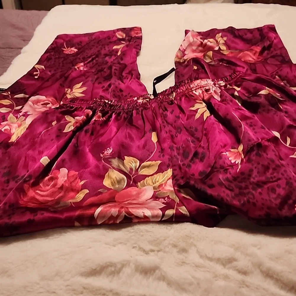 SECRET TREASURES  ( 2 PC. ) BURGUNDY SATIN  NIGHT SET. PANTS& TOP . - Picture 4 of 8